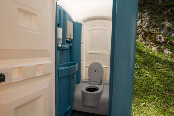 Best Porta potty delivery and setup  in Breese, IL